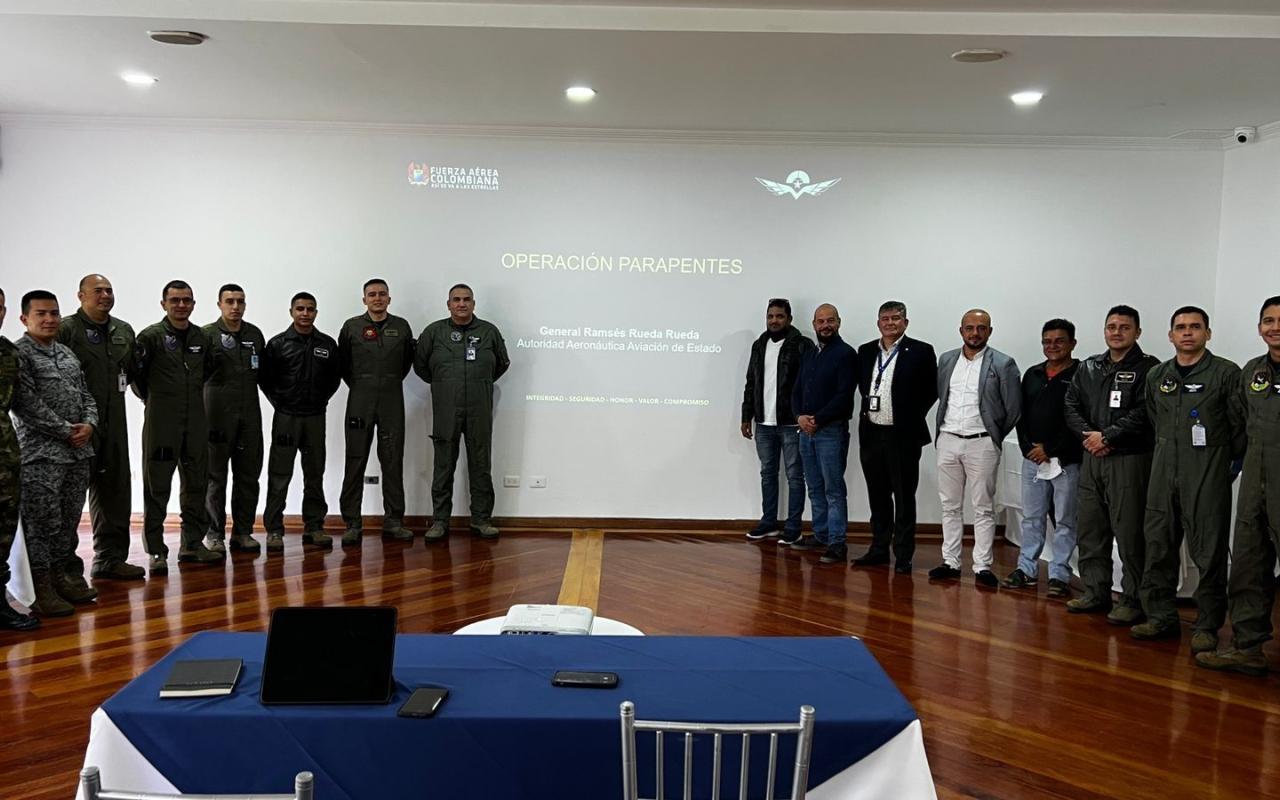 Primer Encuentro de la Oficina Autoridad Aeronáutica de Aviación de Estado y la Federación Colombiana de Deportes Aéreos 