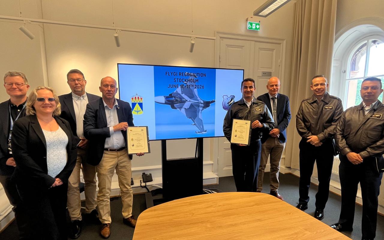 La AAAES firma acuerdo de reconocimiento con FLYGI como parte del proceso de recibo de los aviones de combate GRIPEN