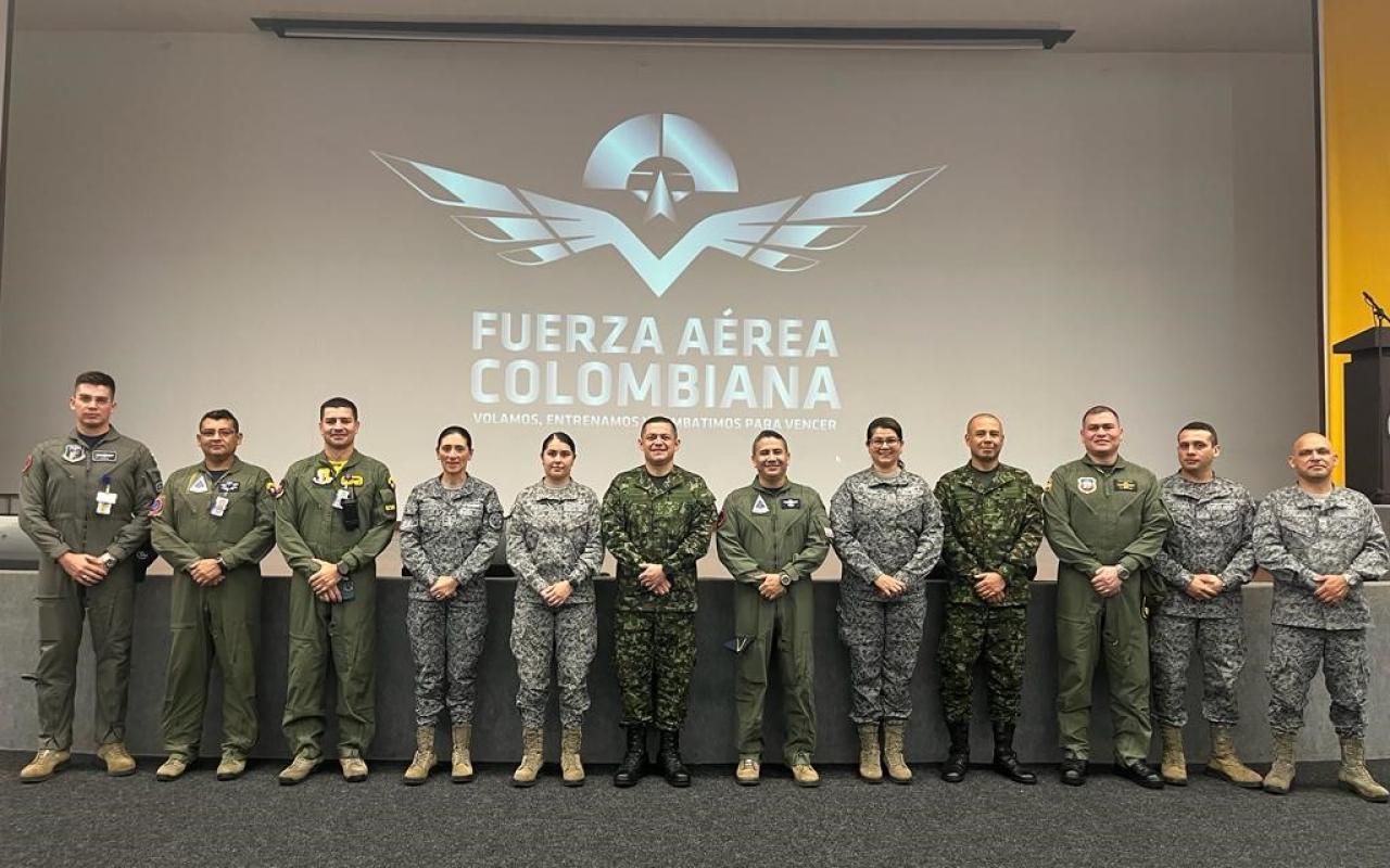 Visita de acompañamiento de la Autoridad Aeronáutica de Aviación de Estado-AAAES, al Comando Aéreo de Combate N° 1