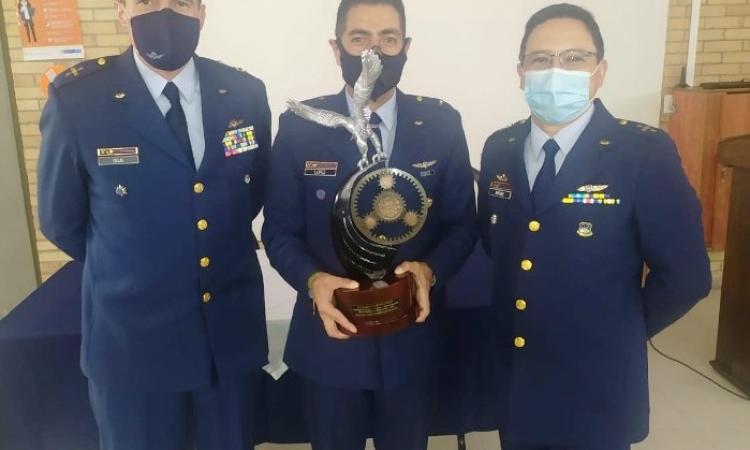 CAF, JELOG y SECAD reciben premio de Ciencia y Tecnología, Proyecto Biocombustible Aeronáutico