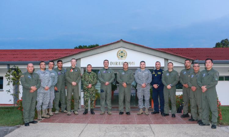 AAAES fortalece la seguridad operacional durante visita estratégica a la Escuela de Aviación Policial