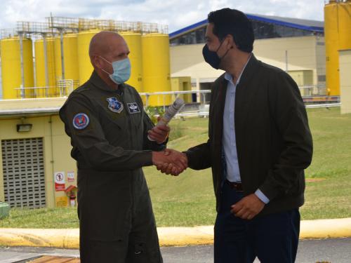 La Fuerza Aérea Colombiana hizo entrega a Pintuco S.A del Certificado de Calificación Aeronáutica “Primer” y “Pintura Aeronáutica”