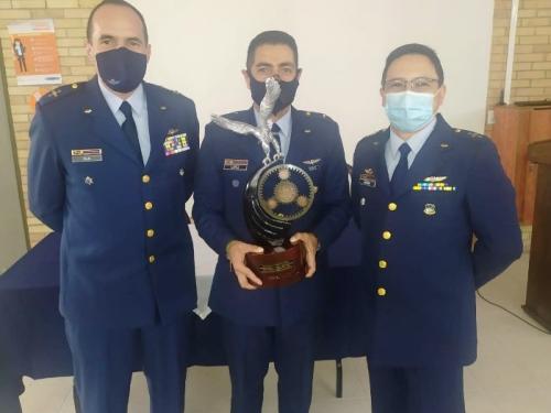 CAF, JELOG y SECAD reciben premio de Ciencia y Tecnología, Proyecto Biocombustible Aeronáutico