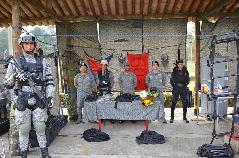 Aniversario con altura de quienes brindan seguridad desde tierra