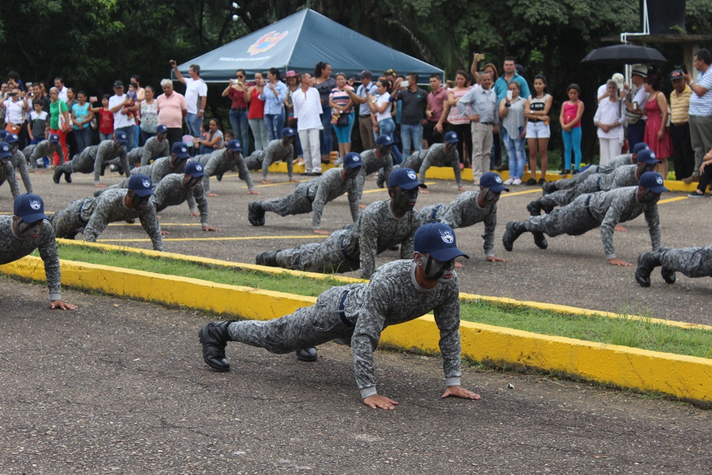 Soldados reciben primera visita de sus familias tras ingresar al servicio militar