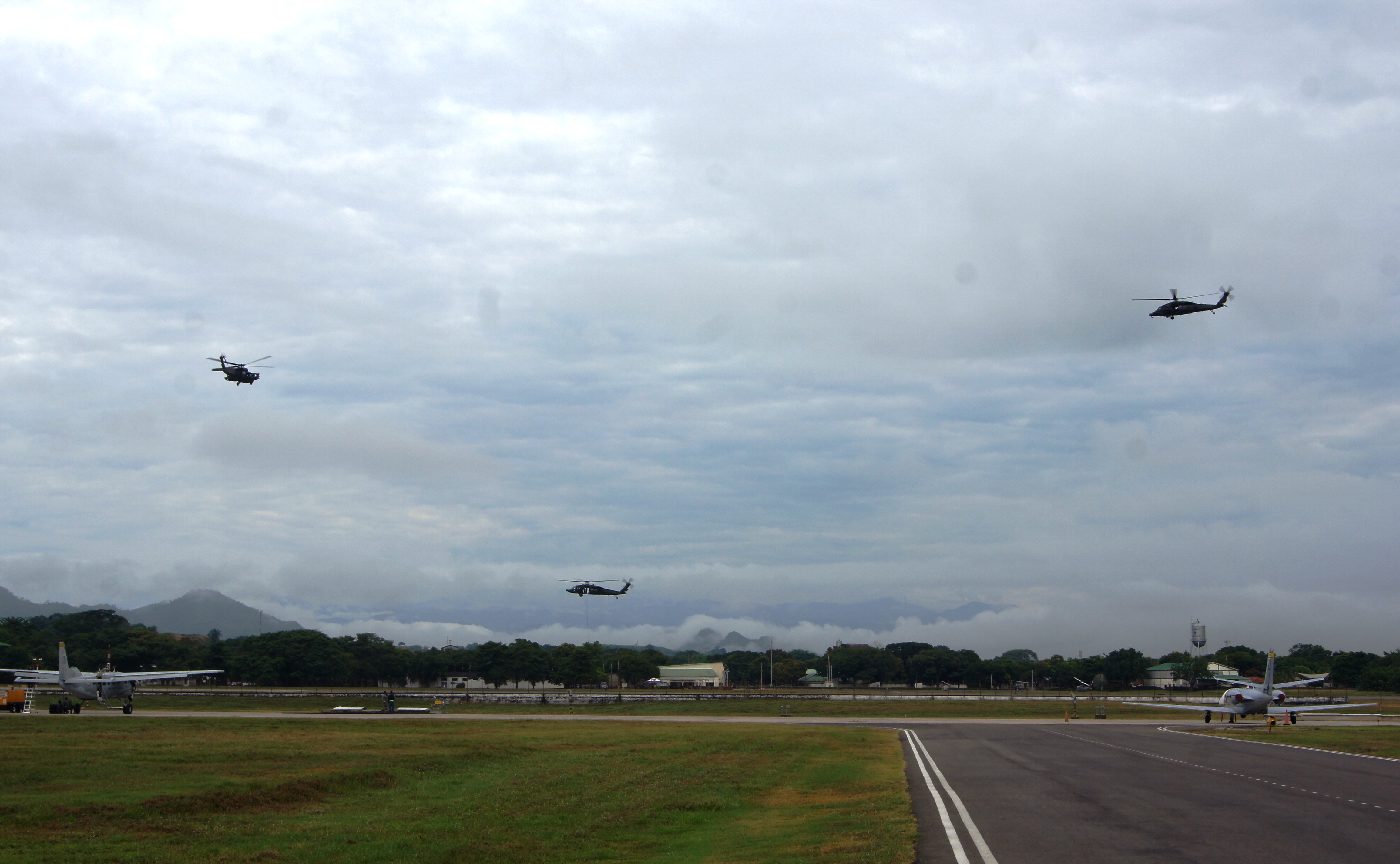 Aeronaves de la Fuerza Aérea Colombiana realizan ensayos en el Comando Aéreo de Combate No.1