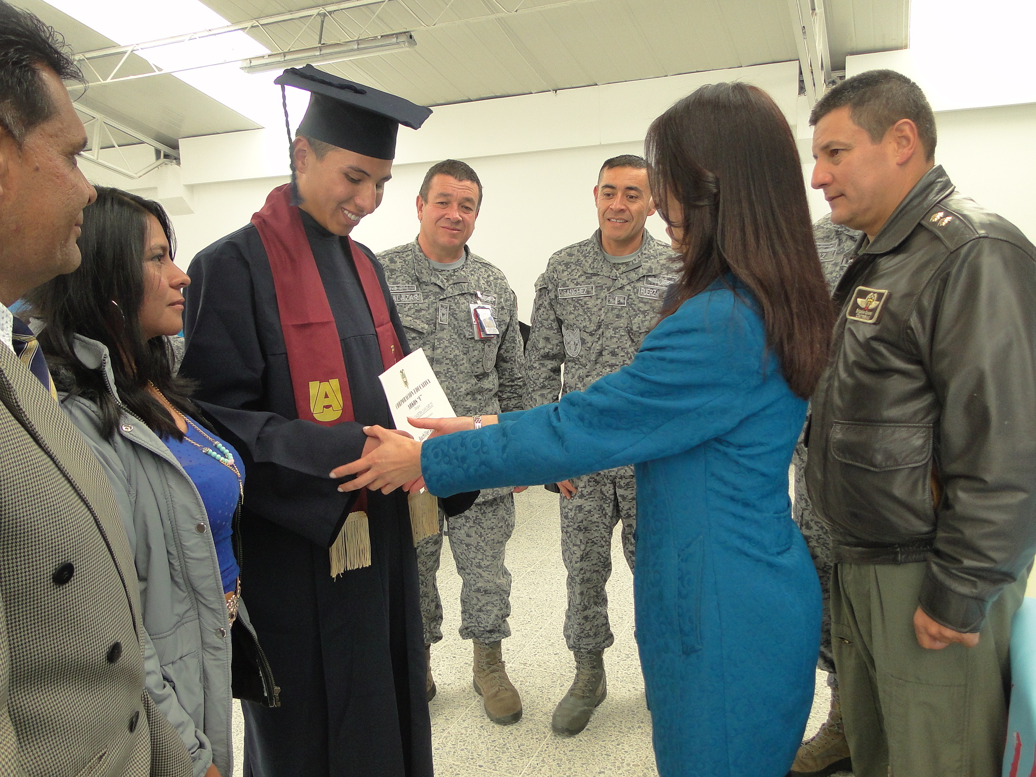 Soldados de aviación culminan su servicio militar y se gradúan como bachilleres académicos en el CAMAN  