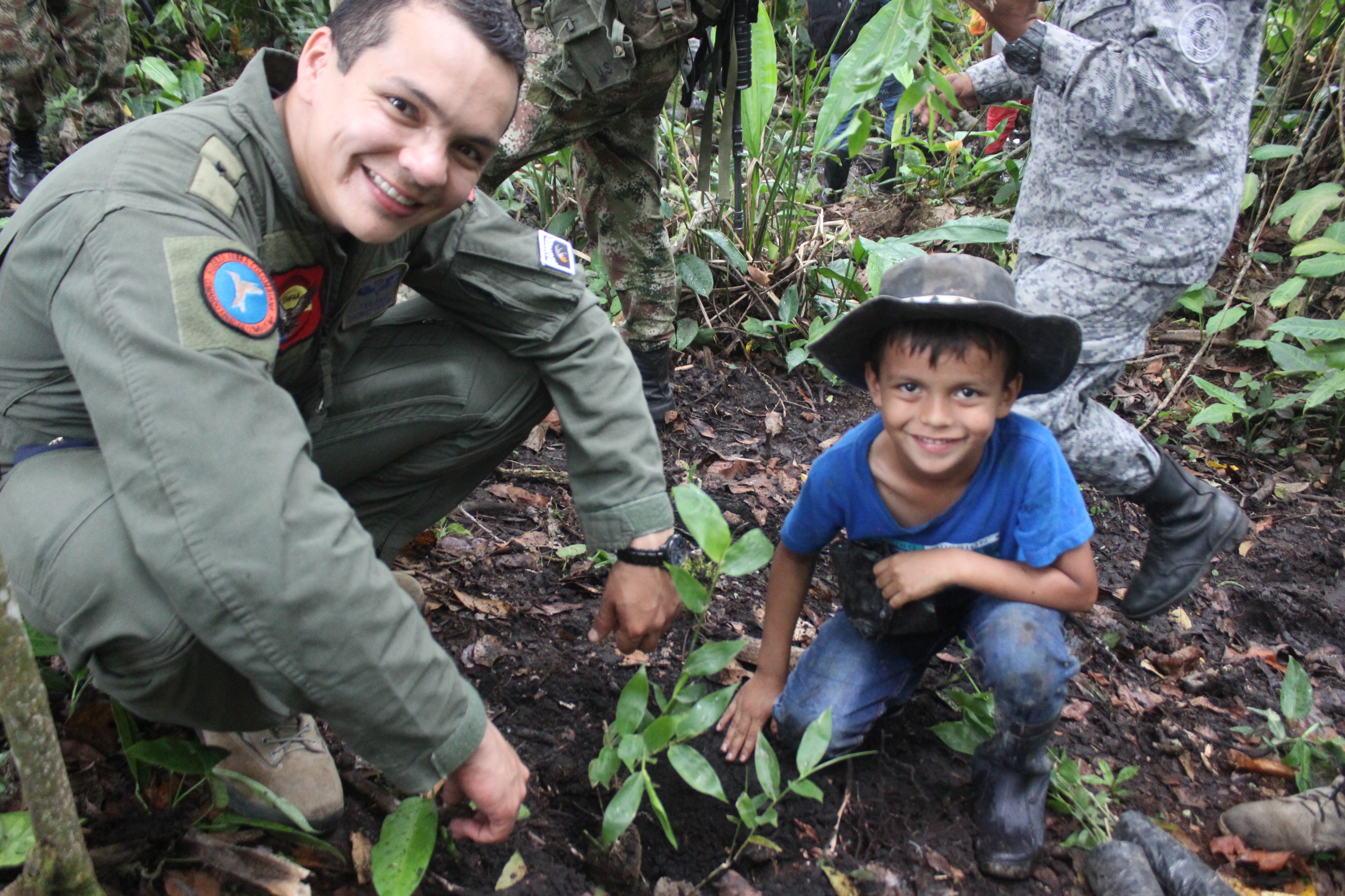 La Fuerza Aérea Colombiana promovió jornada de reforestación en Villarrica, Tolima