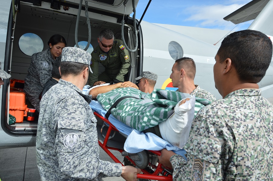 Avión ambulancia de CATAM realiza traslado aeromédico de tres personas desde Puerto Leguízamo hasta Bogotá