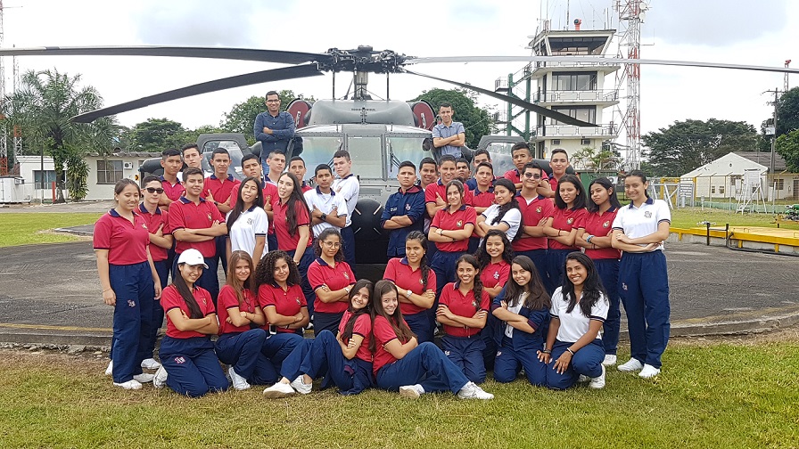 Estudiantes del Liceo General Serviez conocieron la misión de la Fuerza Aérea en el Meta 