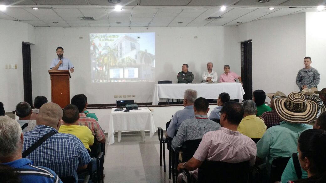 Comando Aéreo de Combate No. 1 continúa apoyando medidas para la erradicación de la fiebre aftosa