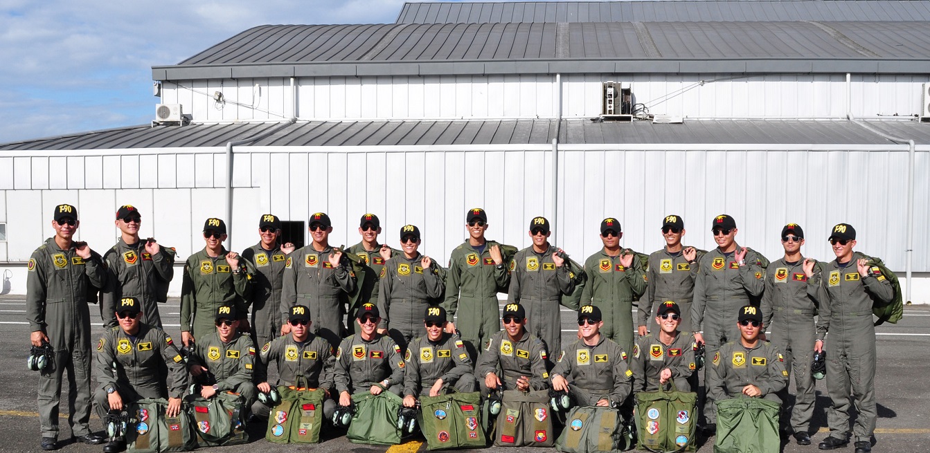 Alféreces del Curso 90 dieron el primer paso para alcanzar las Alas de Piloto Militar de la Fuerza Aérea Colombiana