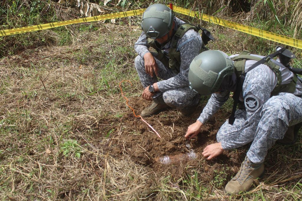 Detonación controlada de munición sin explotar por parte de la Fuerza Aérea y el Ejército Nacional