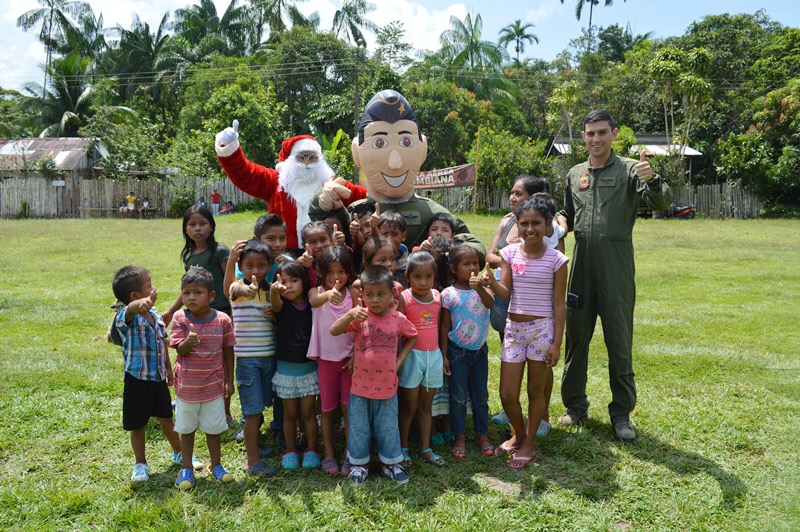 Fuerza Aérea Colombiana apoya comunidad indígena del barrio San Miguel en el departamento  del Amazonas