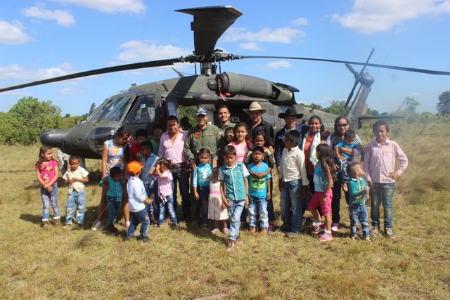 Fuerza Aérea Colombiana apoya comunidad en Vichada