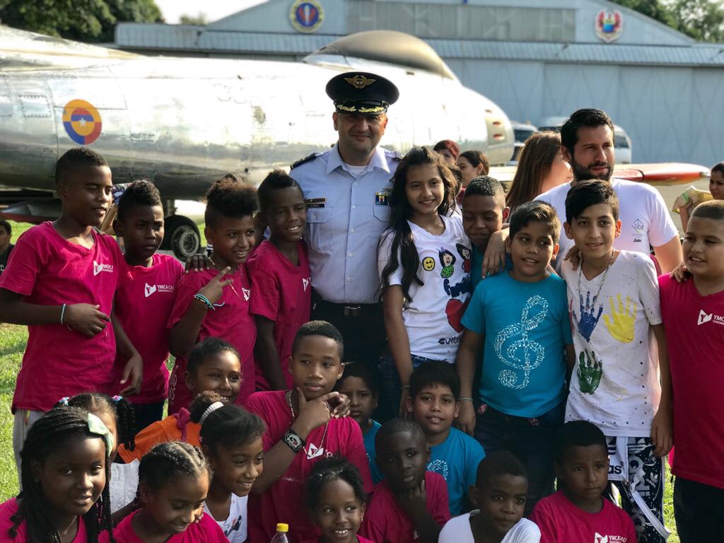 Fuerza Aérea Colombiana y Caracol Social apoyan niñez de Cali 