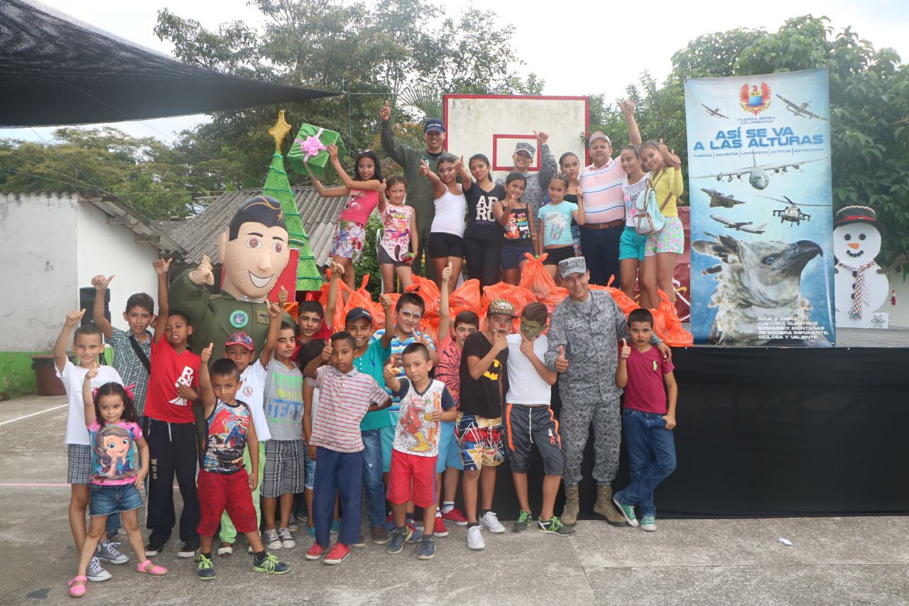 Fuerza Aérea adelantó la Navidad a niños de Villavicencio