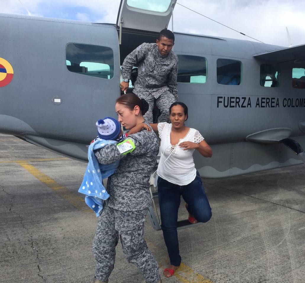 Fuerza Aérea Colombiana salva la vida de un bebé en Córdoba