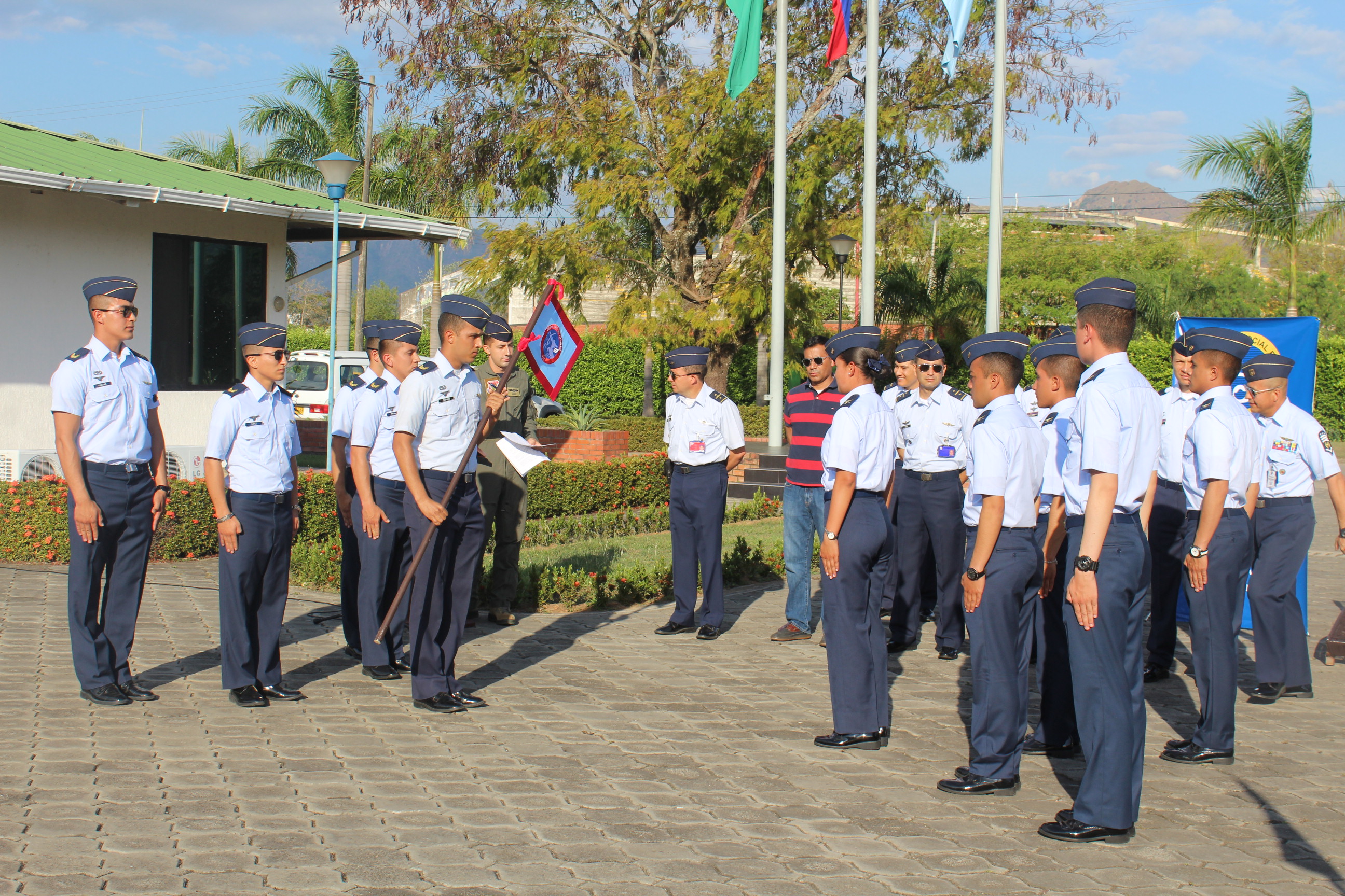 GACAS presidió ceremonia de relevo de banderín de Aerotécnico del Curso 89 al Curso 90