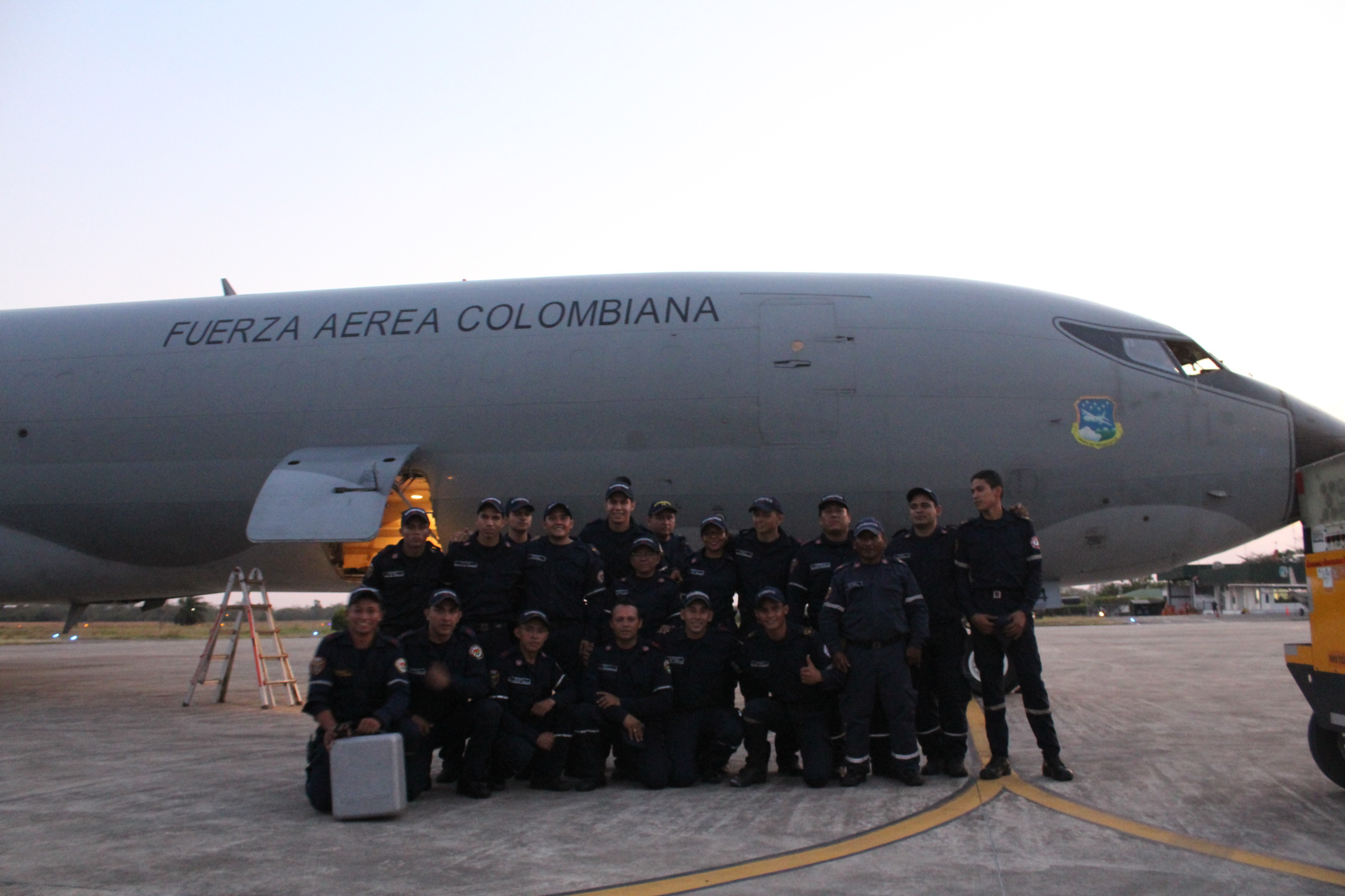 Fuerza Aérea Colombiana transporta personal de Yopal para extinción de incendio en Vichada.