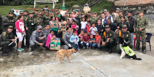 Vereda San Fernando en el Tolima se beneficia gracias la Fuerza Aérea Colombiana