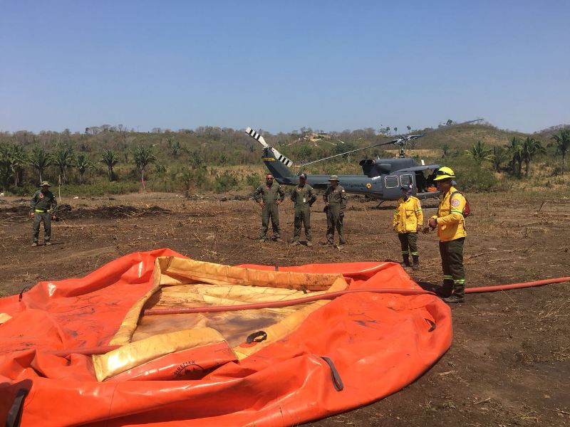 La Fuerza Aérea Colombiana apoyó extinción de incendios en el departamento del Magdalena