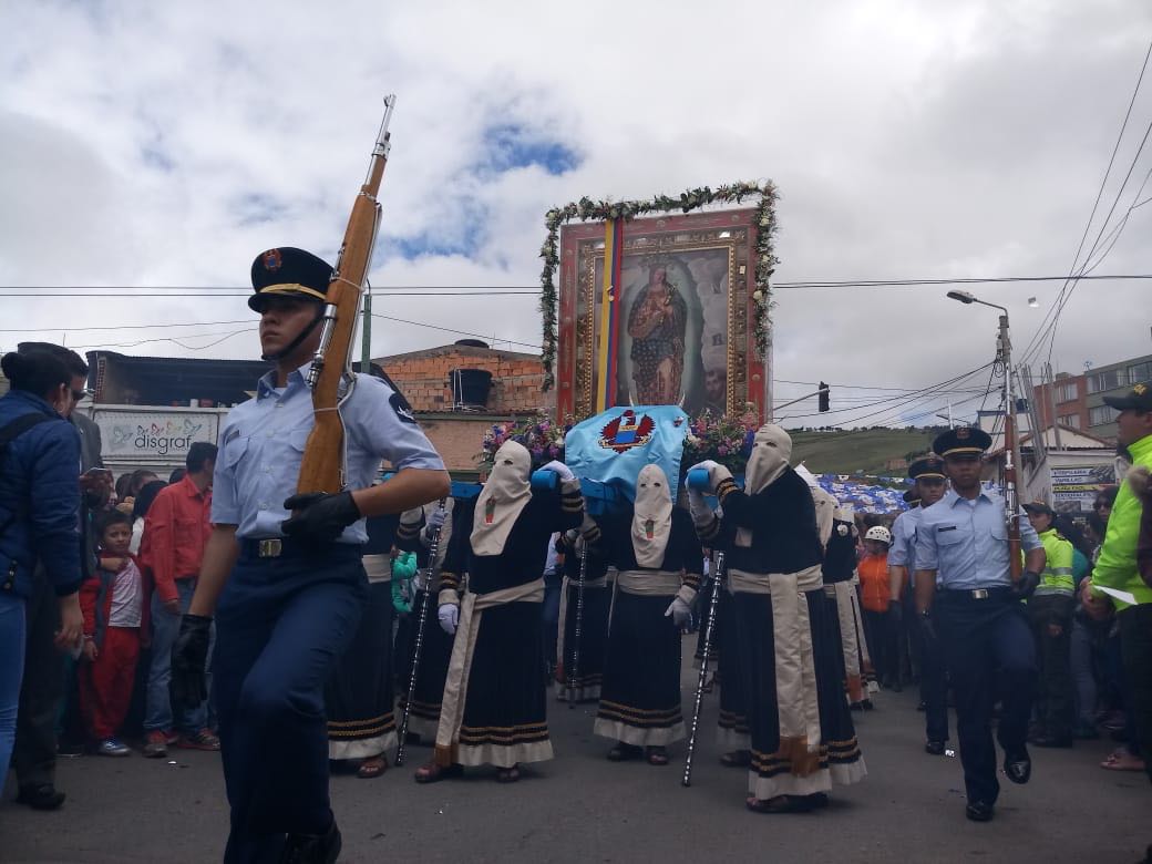 Impresionante revista aérea  en Tunja en celebración del Día de la Virgen del Milagro