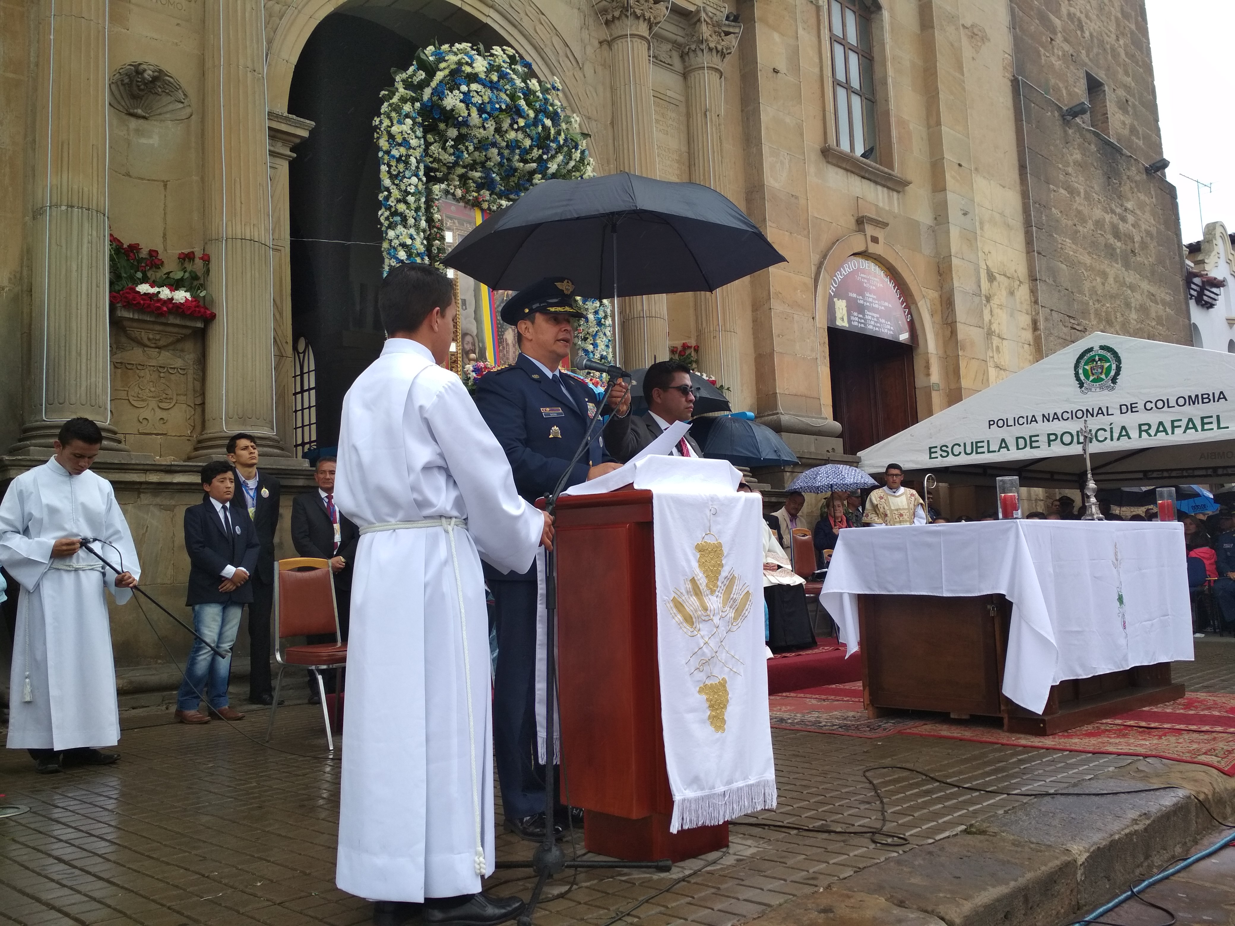 Comandante de la Fuerza Aérea acompaña celebración del Día de la Virgen del Milagro en Tunja