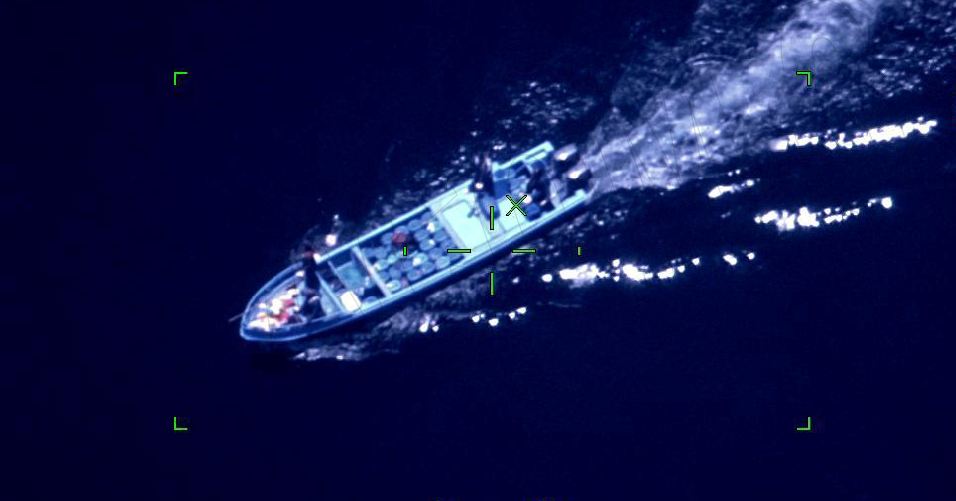 Interceptada embarcación al servicio del narcotráfico en alta mar