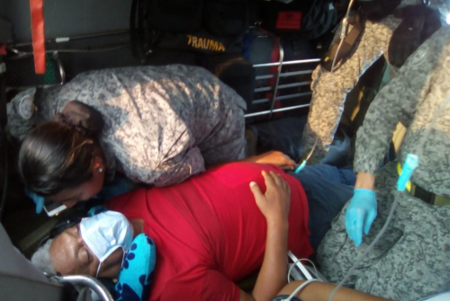 Fuerza Aérea Colombiana realiza evacuación humanitaria en Nechí