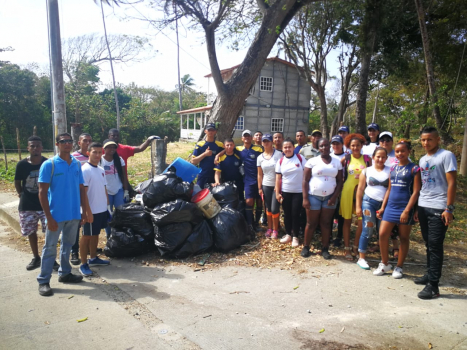 El Grupo Aéreo del Caribe trabaja por el medio ambiente de San Andrés Isla
