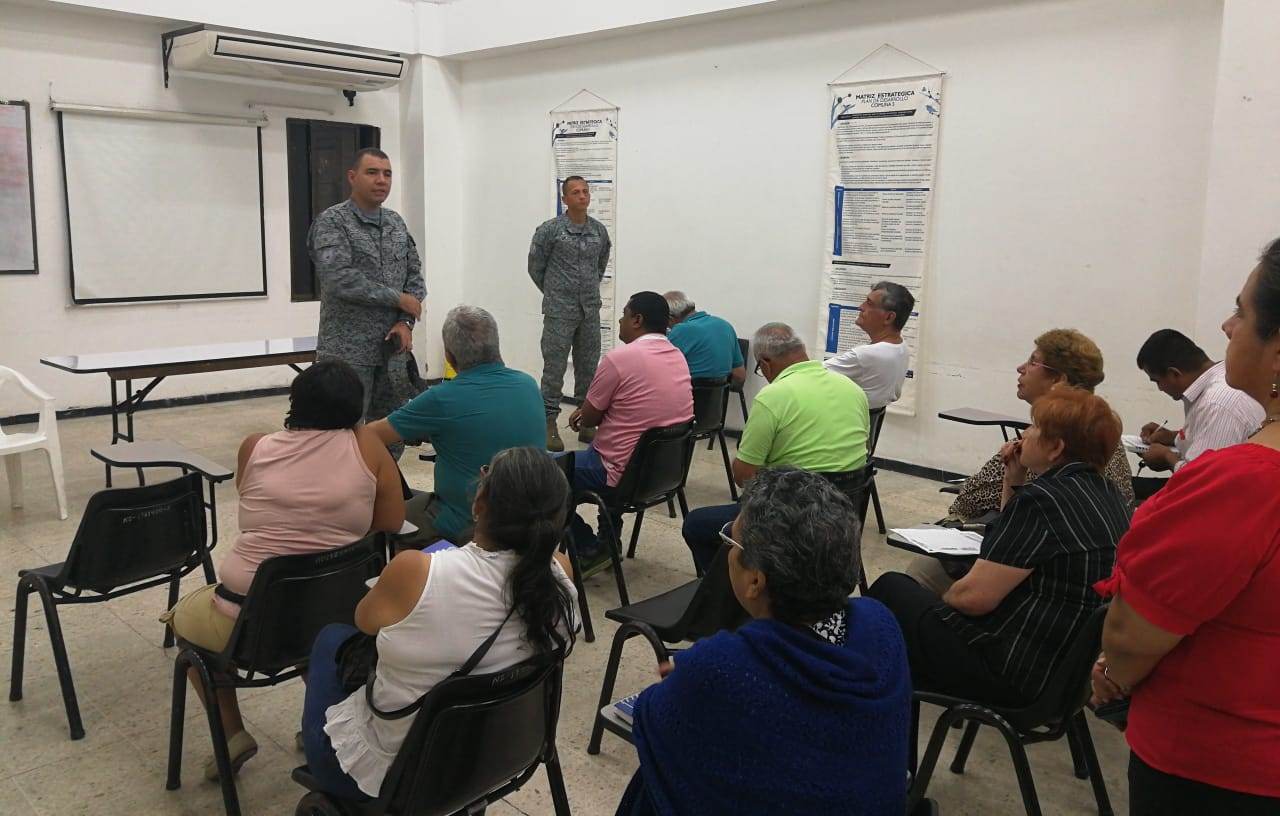 Fuerza Aérea Colombiana más cerca de la comunidad caleña