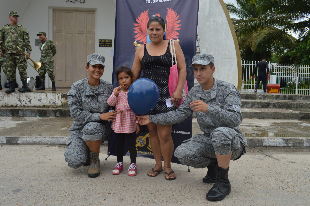 Fuerza Aérea Colombiana realiza campaña contra las minas antipersonales en el Amazonas