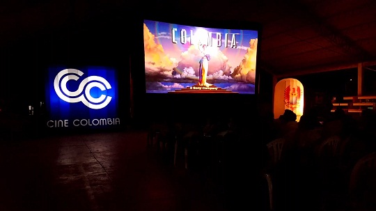 Fuerza Aérea y Cine Colombia llevaron la magia del cine a más de 2.000 personas de Cumaribo en Vichada