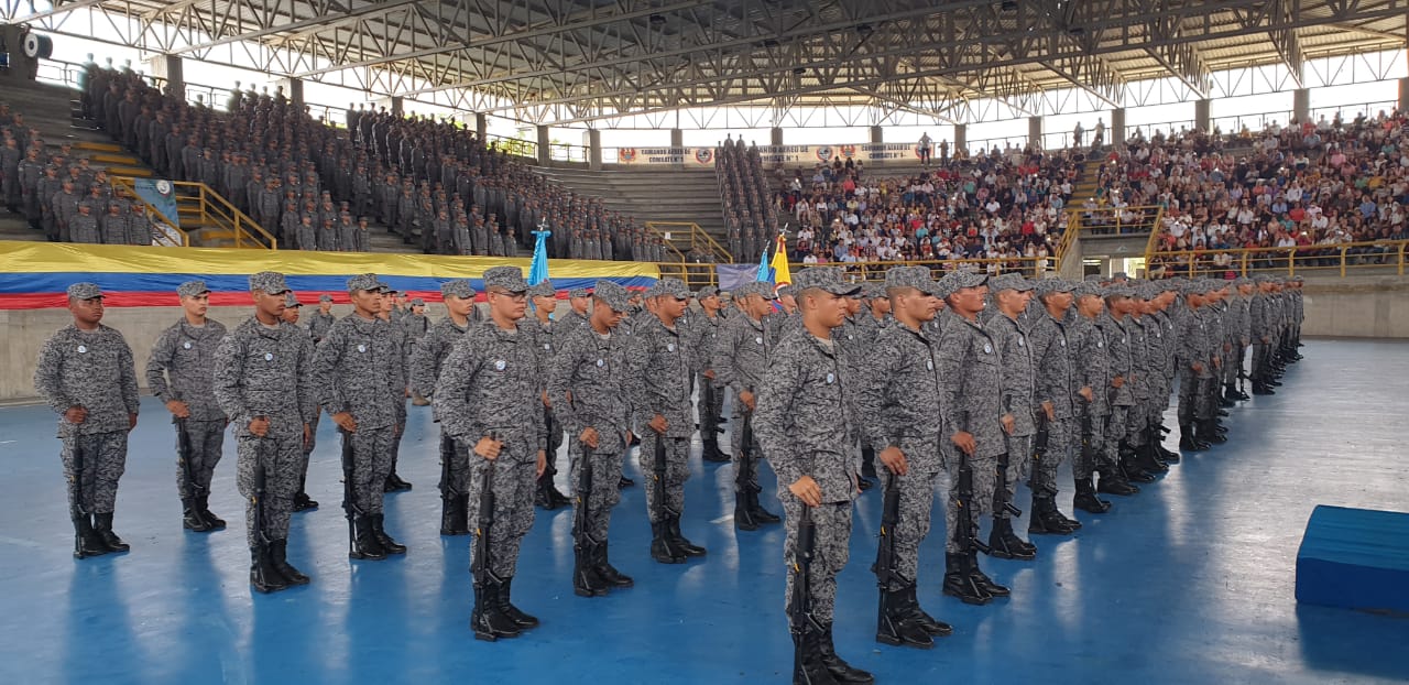 Soldados de la Fuerza Aérea Colombiana juran bandera y lealtad a la Patria