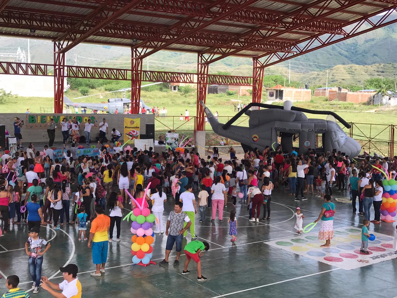 Fuerza Aérea Colombiana llevó alegría a los niños del municipio de Hobo, Huila.