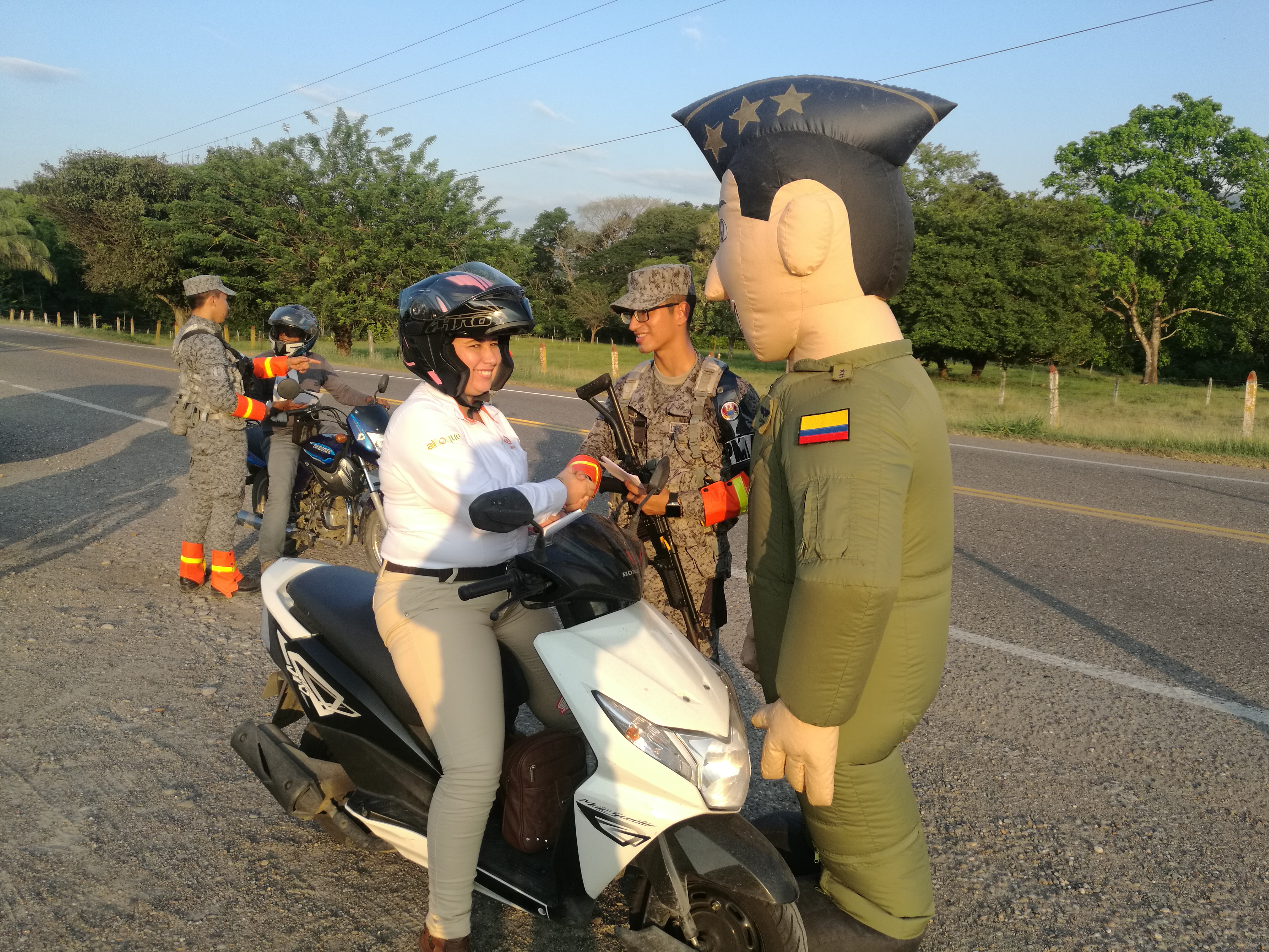 Fuerza Aérea Colombiana brinda seguridad sobre carreteras del Magdalena Centro 