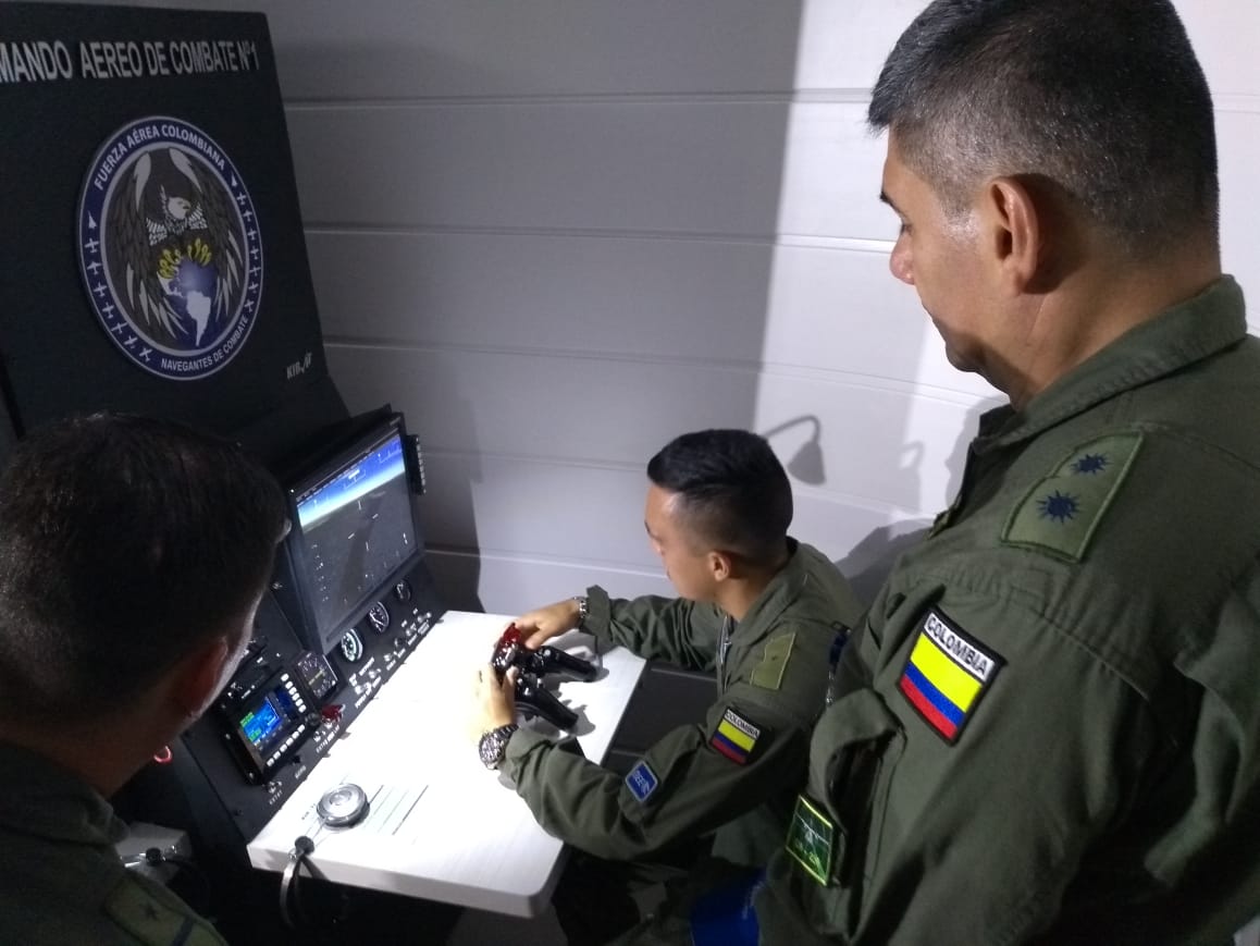 En el Comando Aéreo de Combate No. 1 se realizó la inauguración del simulador de navegantes
