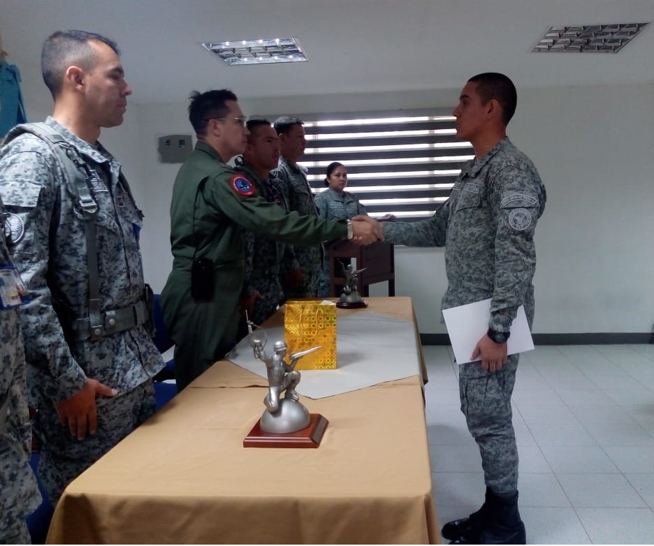 Soldados bachilleres terminan su servicio militar con la Fuerza Aérea Colombiana