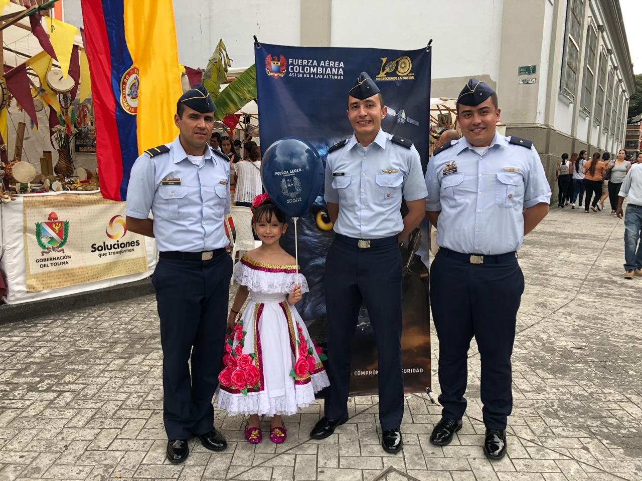 Fuerza Aérea Colombiana presente en el Festival Folclórico Colombiano, en la ciudad de Ibagué.