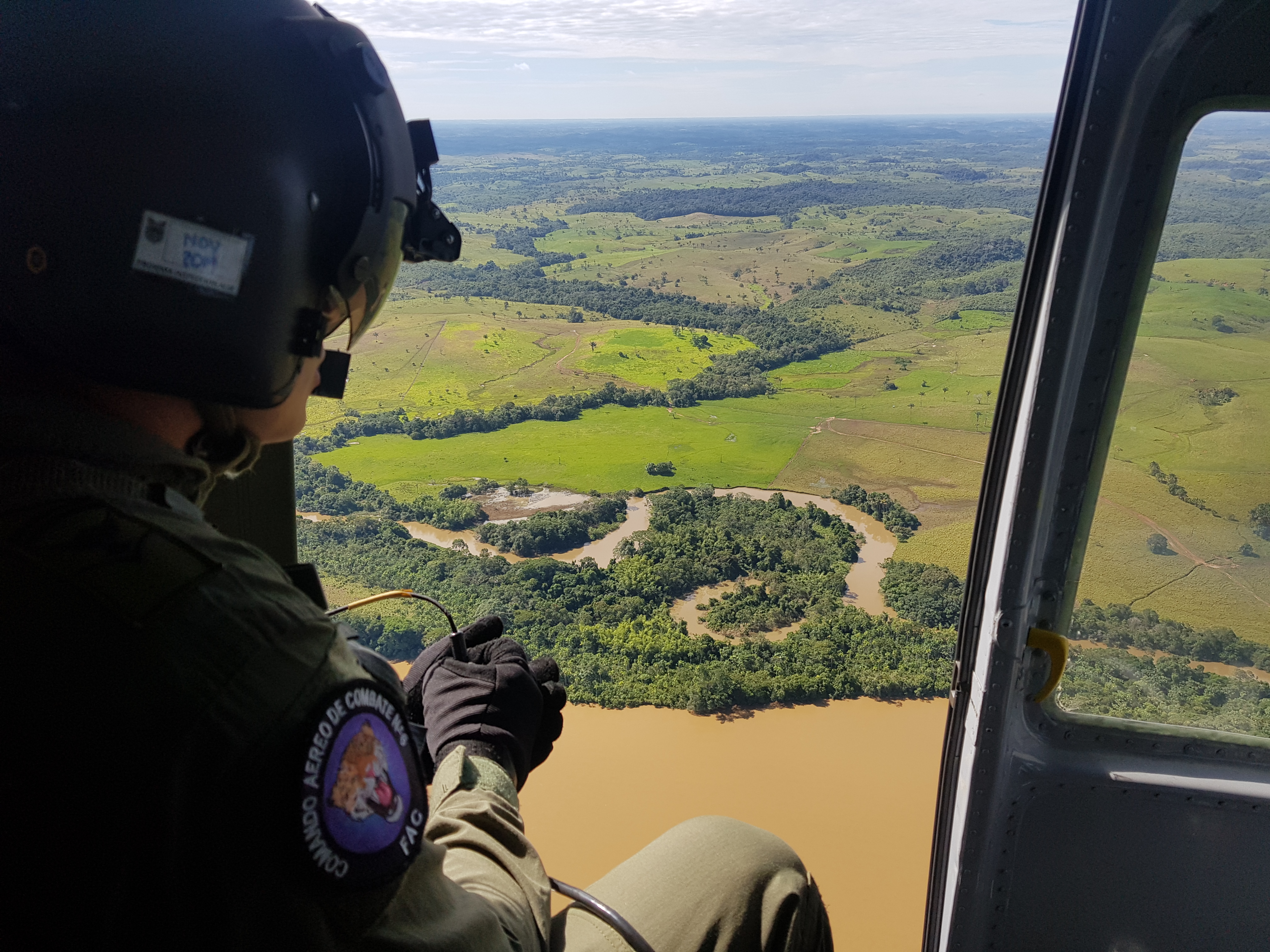 Fuerza Aérea Colombiana sobrevuela zonas afectadas por el desbordamiento de los ríos en el Caquetá