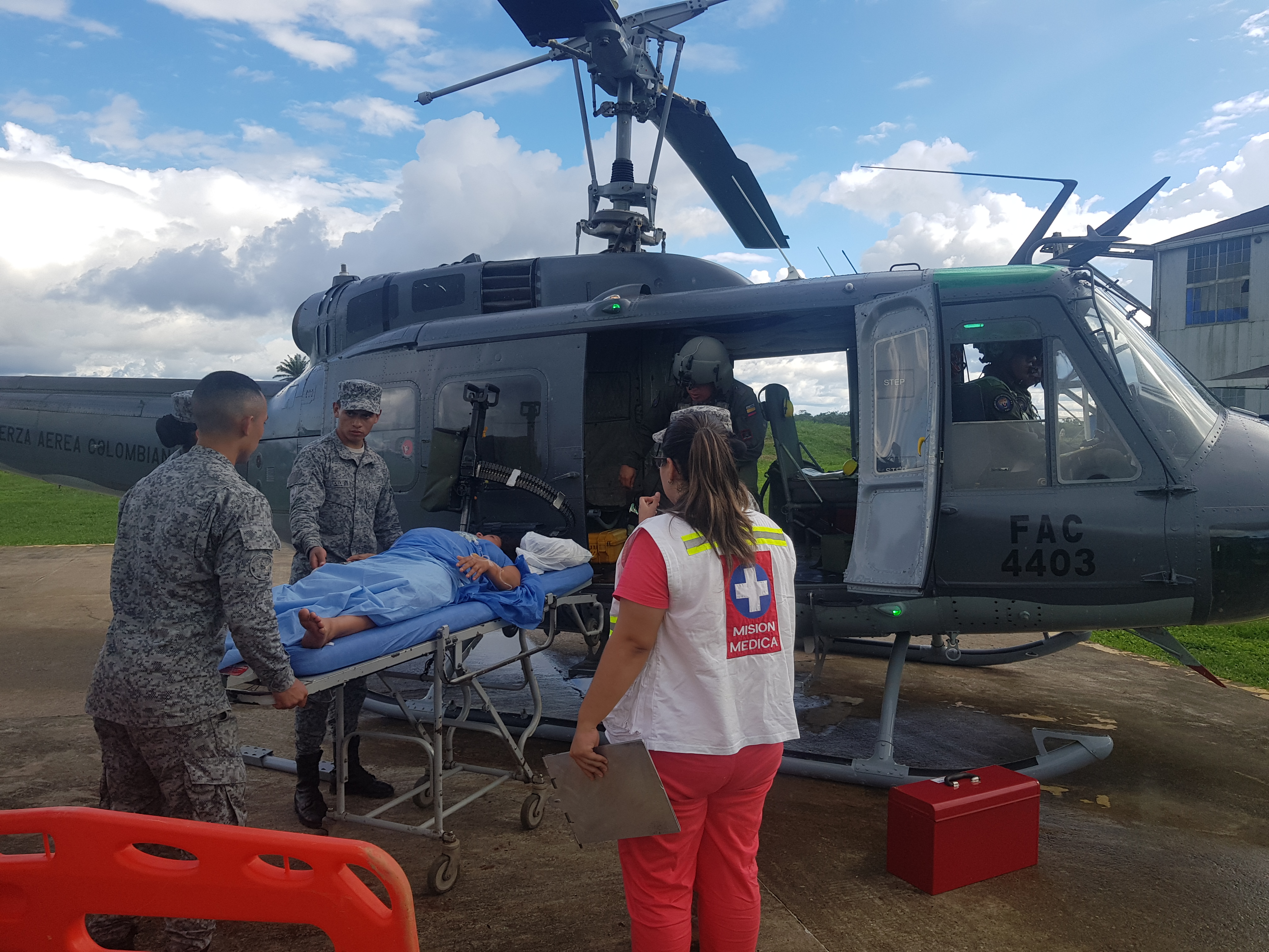 Mujer embarazada en trabajo de parto fue trasladada por la Fuerza Aérea Colombiana hasta la capital caqueteña