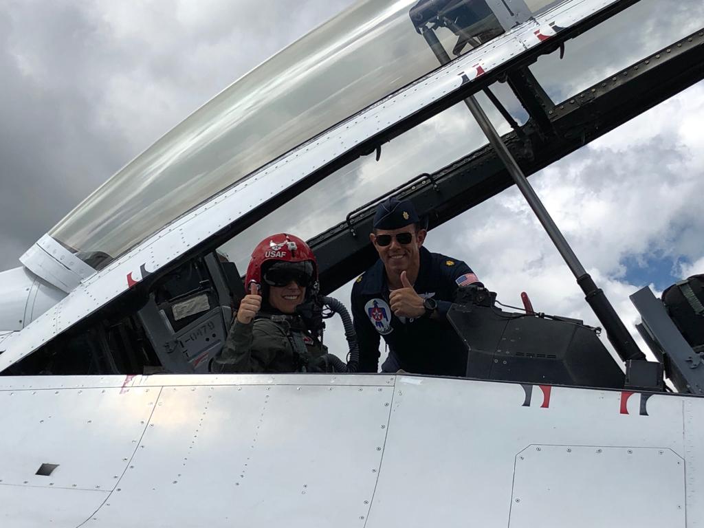 Media Fligth: la oportunidad de volar con los Thunderbirds en Colombia para dos deportistas nacionales