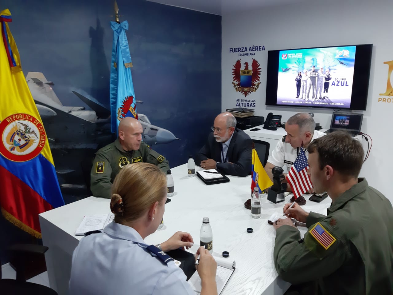 Reuniones estratégicas entre la FAC y representantes del Gobierno de los Estados Unidos en la F-Air 2019‬