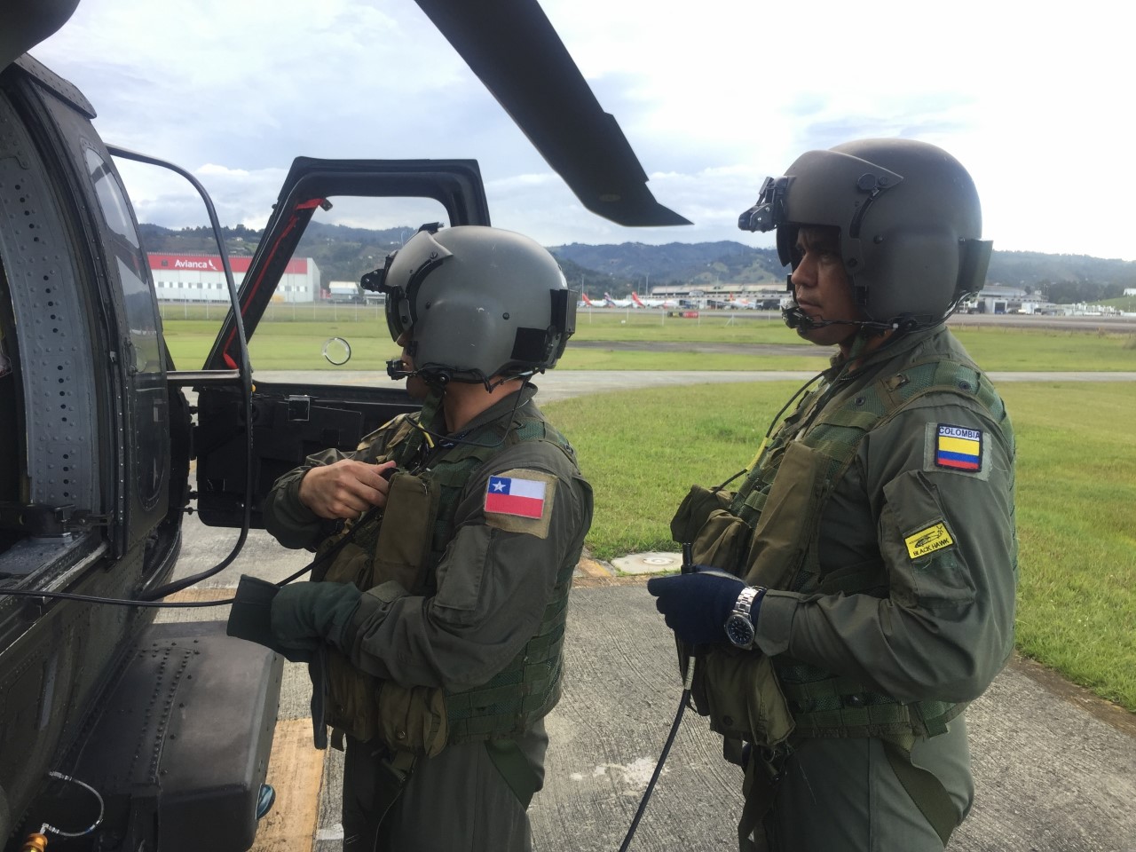 En Colombia se entrenan pilotos y tripulantes de las fuerzas aéreas de Brasil y Chile  