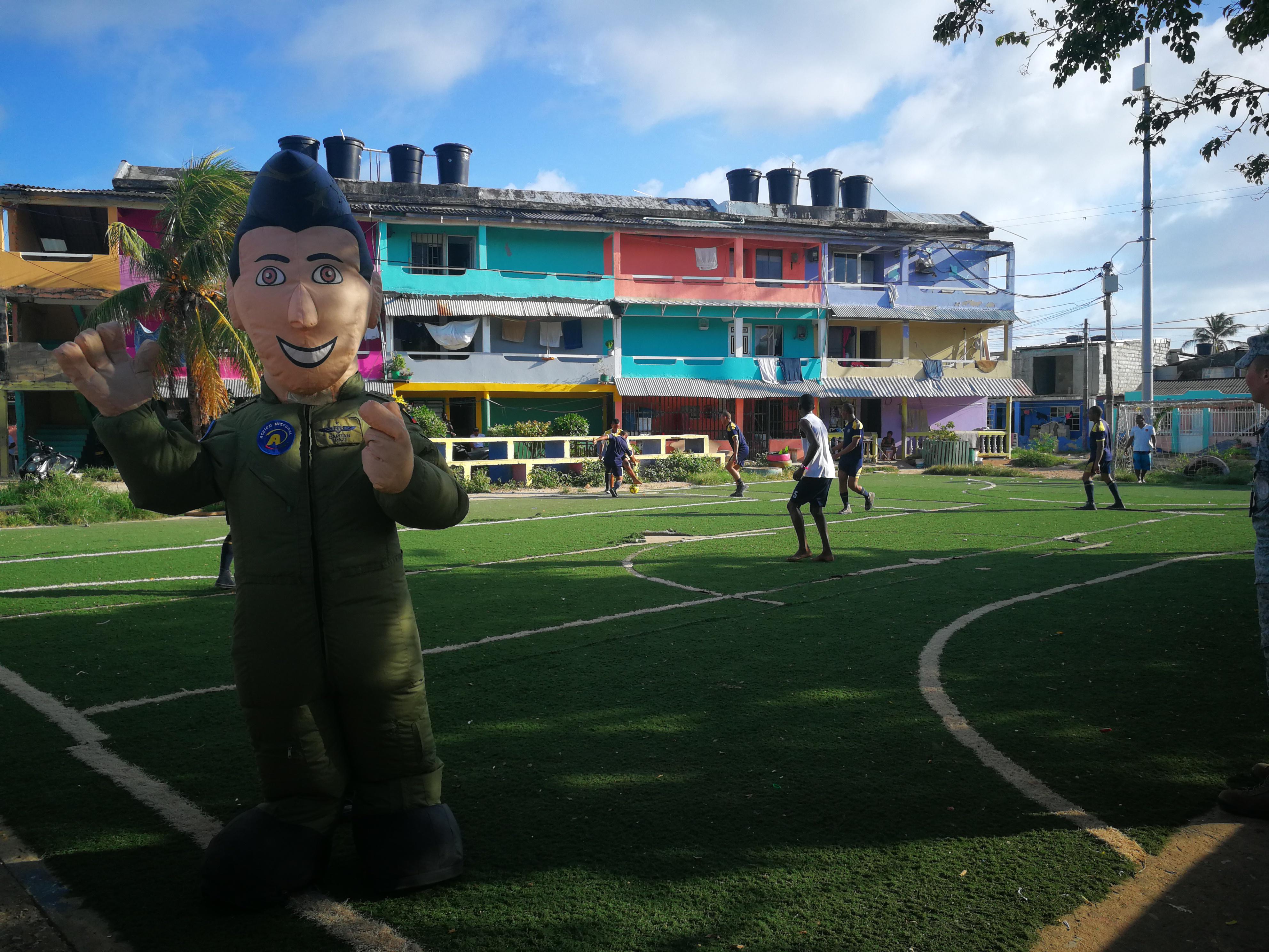 La comunidad del barrio las tablitas, experimentó una tarde educativa y recreativa en compañía de la Fuerza Aérea Colombiana