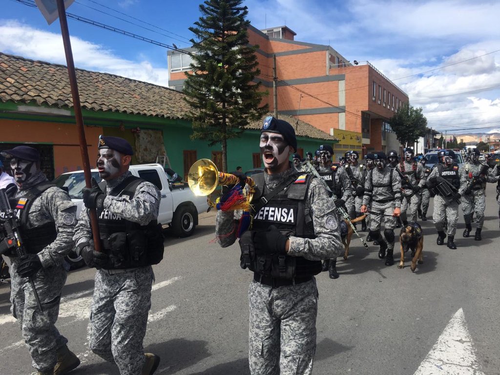 omando Aéreo de Mantenimiento participa en desfile militar en conmemoración de