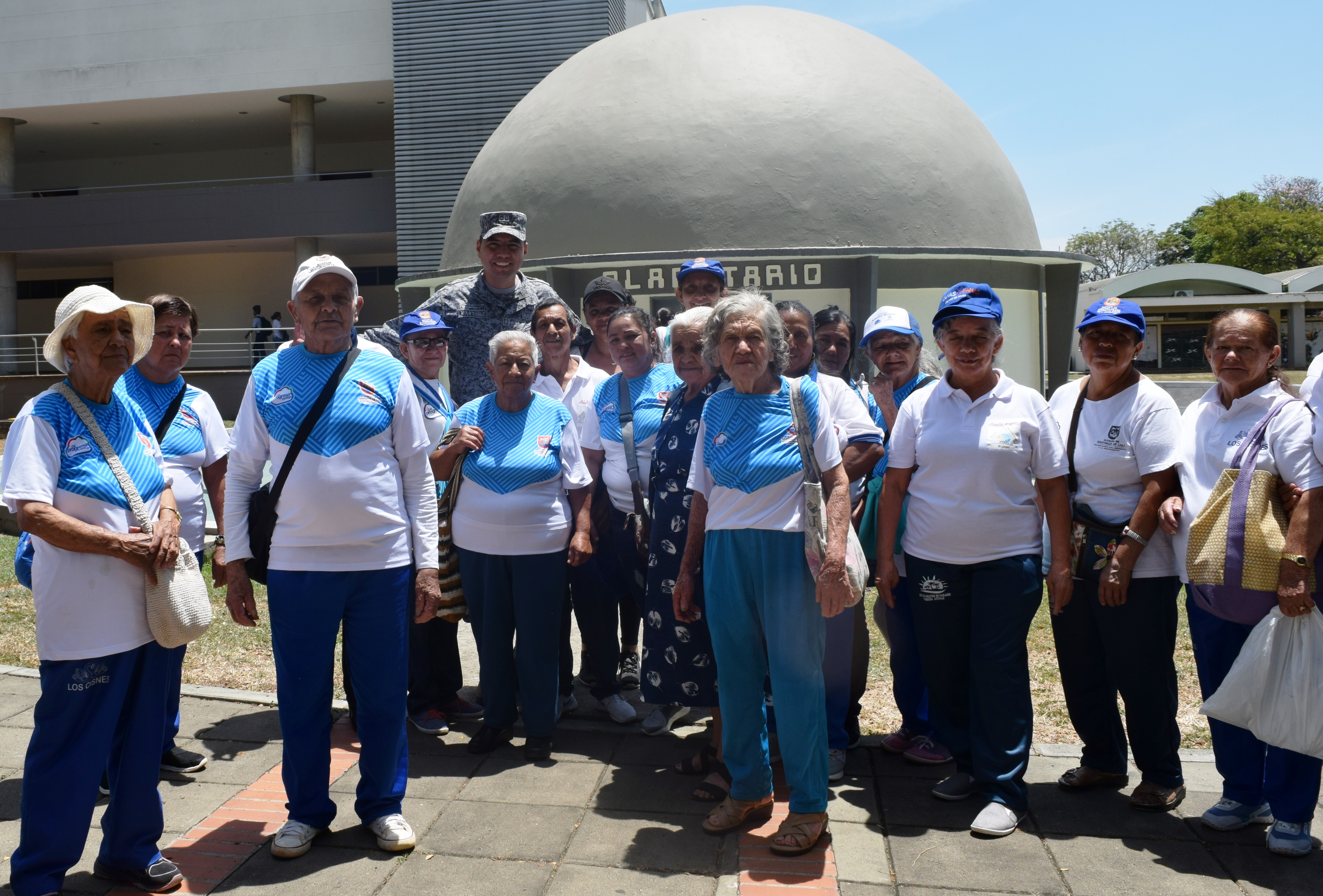 Base Aérea Marco Fidel Suárez y la Secretaría de Deporte y Recreación de Cali beneficiaron a 150 Adultos mayores