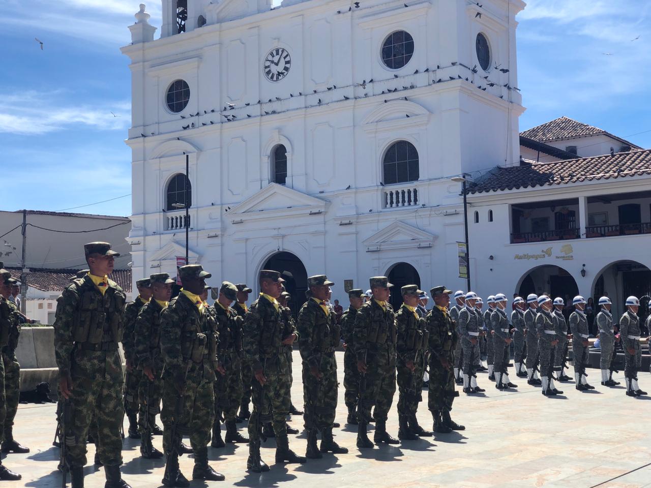 Fuerza Aérea acompaña la conmemoración de los 200 años del Ejército Nacional en Rionegro