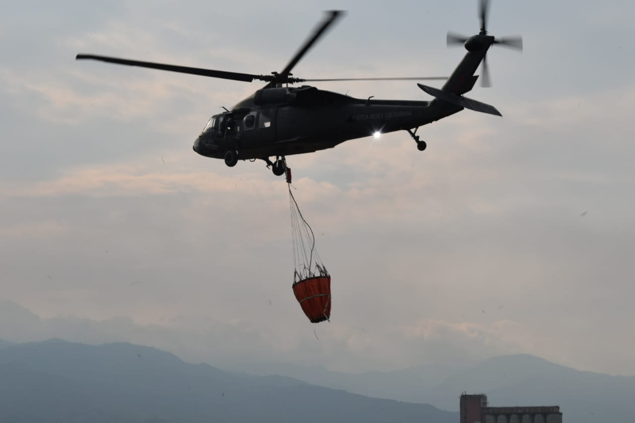 Fuerza Aérea Colombiana desarrolló operación de extinción de incendio en Yumbo,Valle